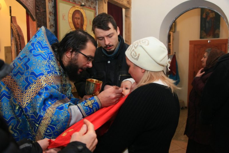 Причащение младенца