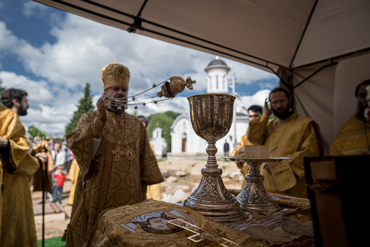 Первая за последние 100 лет Литургия на фундаменте Сретенского собора
