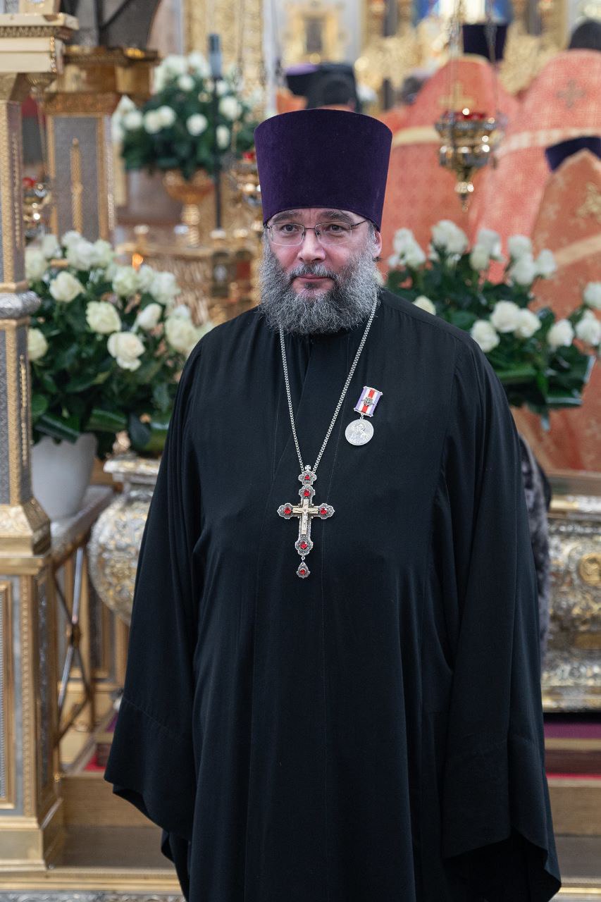 Протоиерей Андрей Егоров с медалью