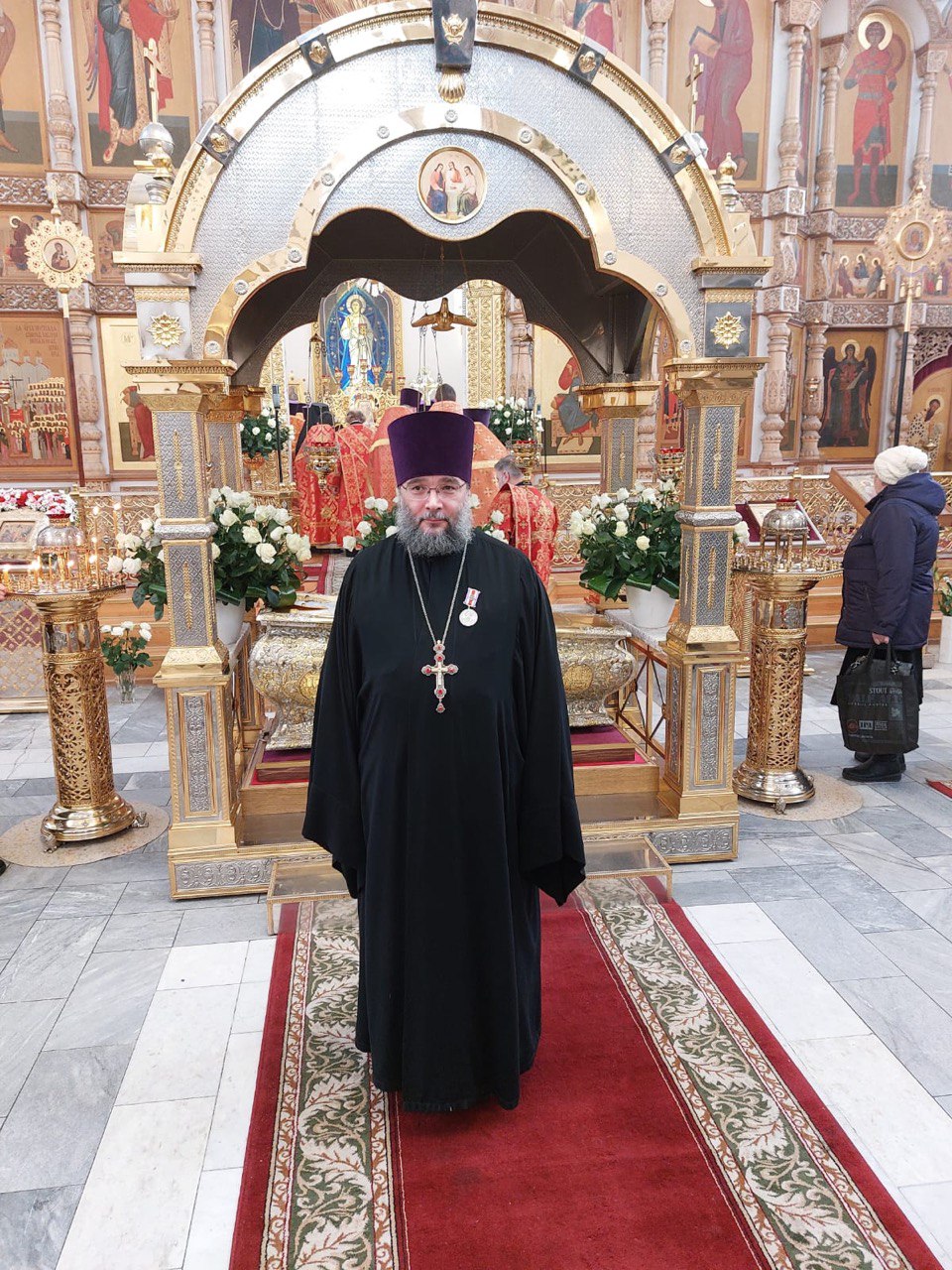 Протоиерей Андрей Егоров с медалью