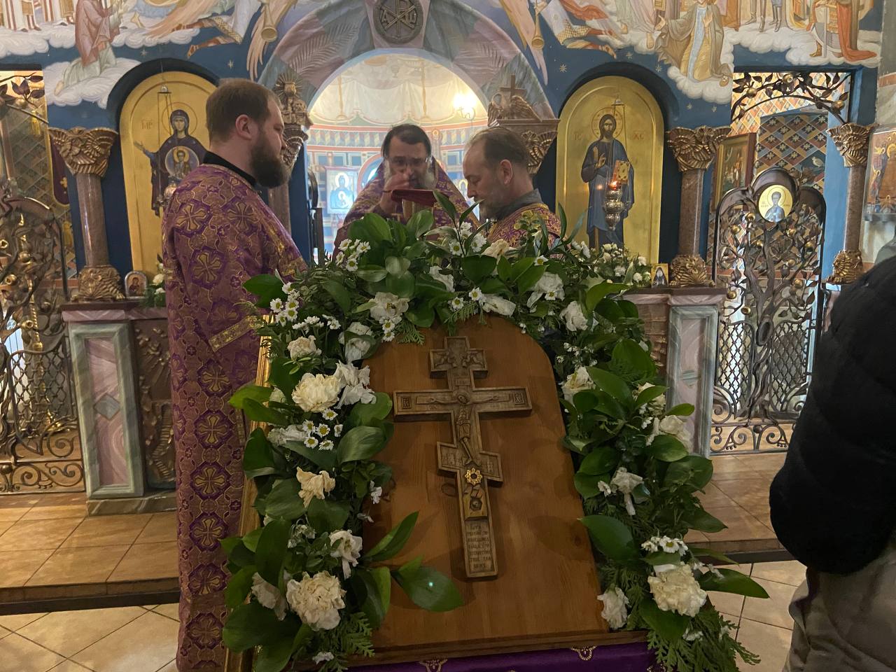 Литургия в Неделю Крестопоклонную