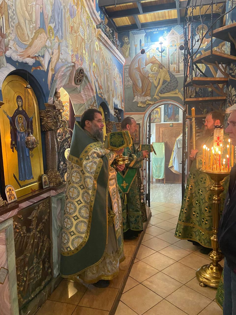Литургия в Знаменской церкви