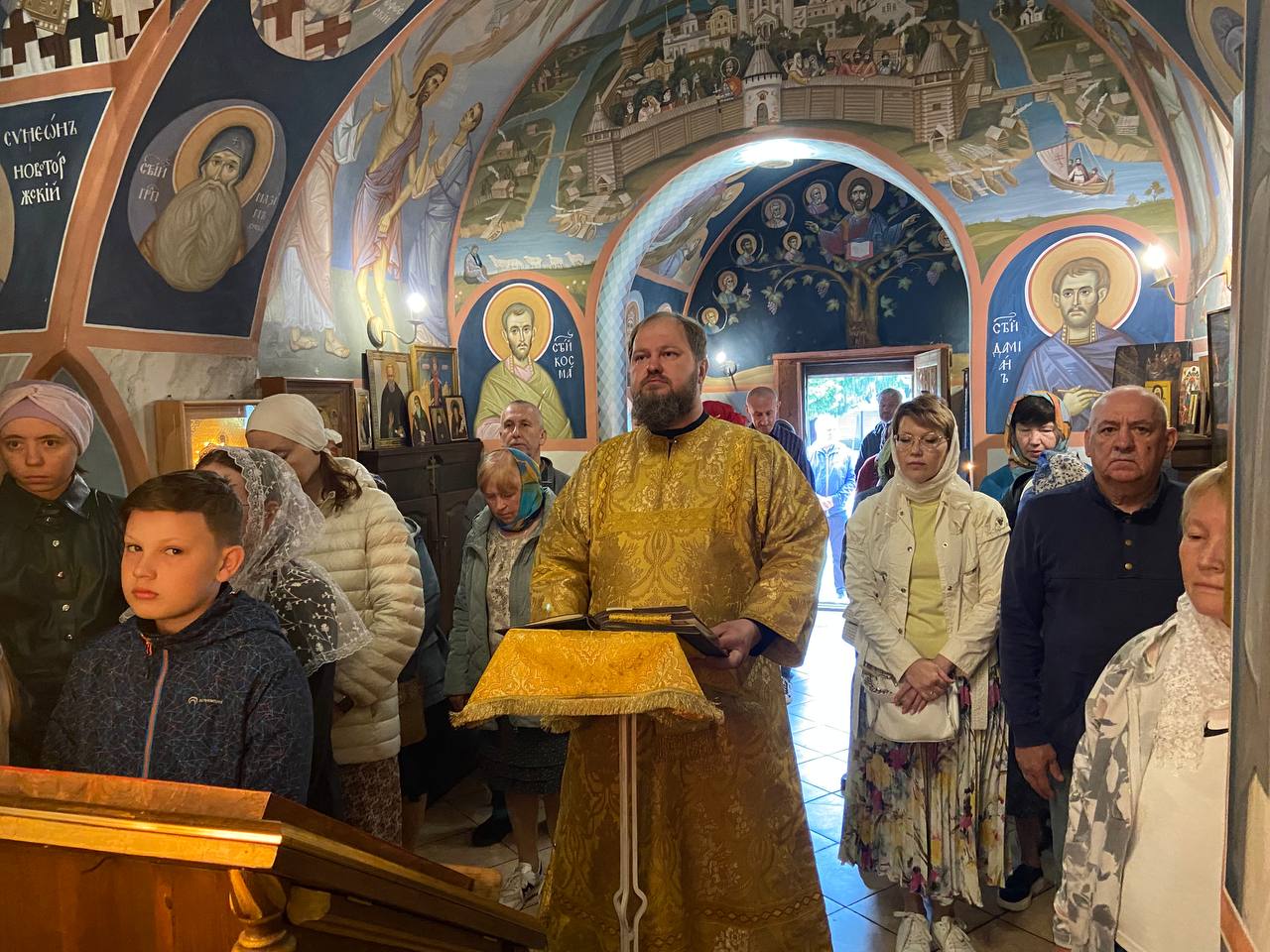 Литургия в Знаменской церкви