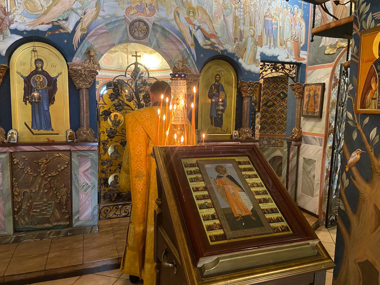 Литургия в Знаменской церкви