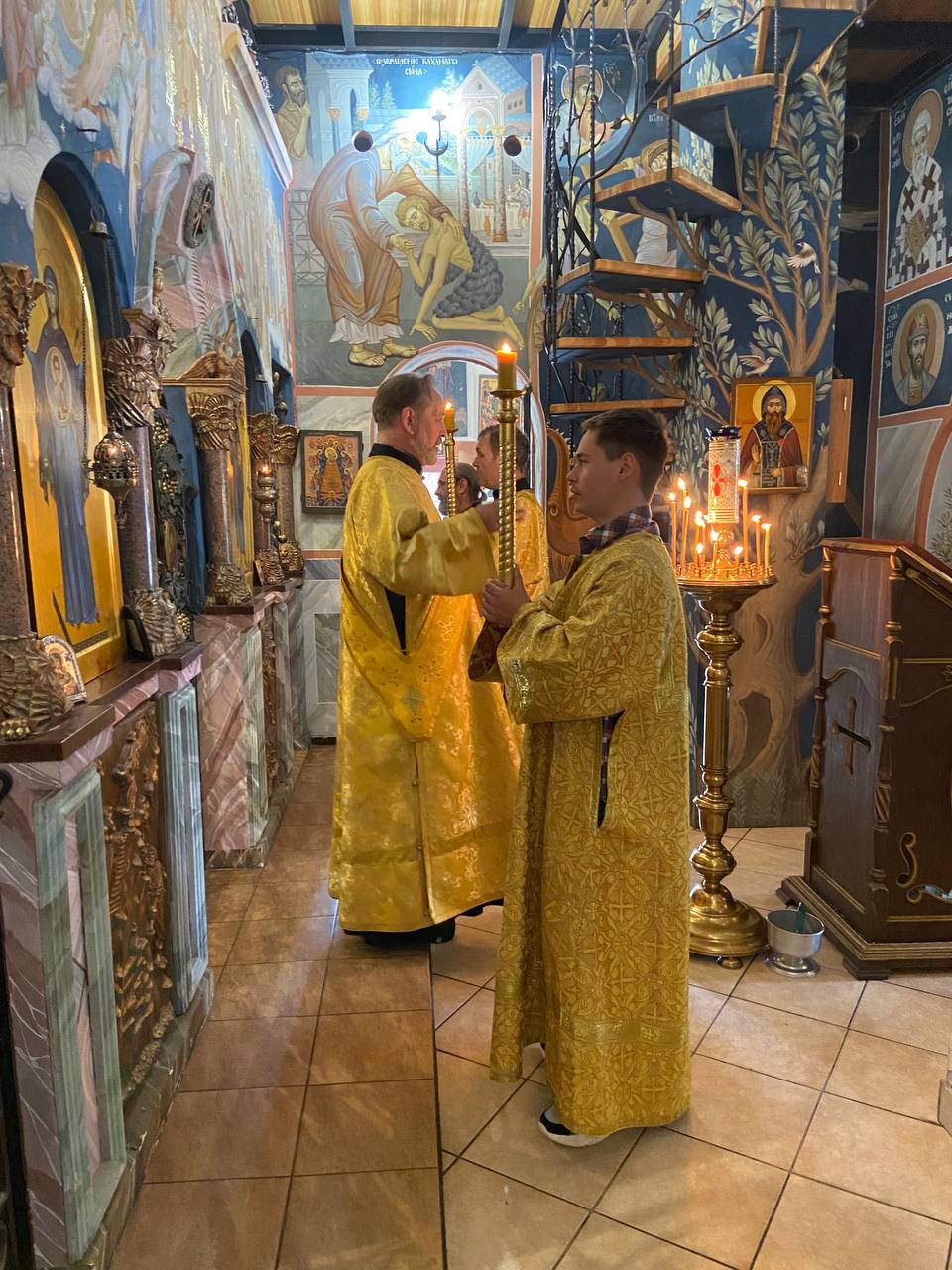 Литургия в Знаменской церкви