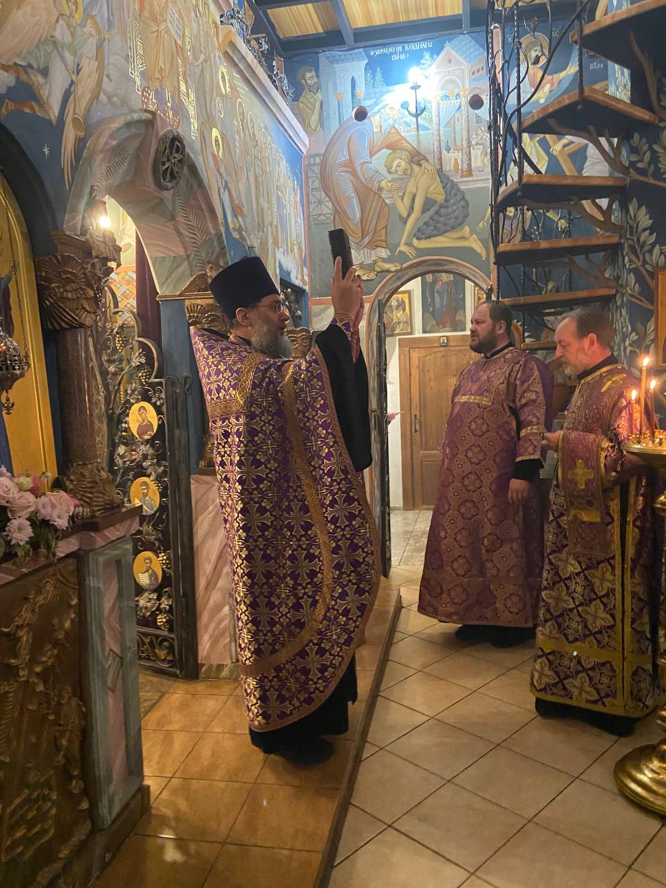 Всенощное накануне праздника Крестовоздвижения