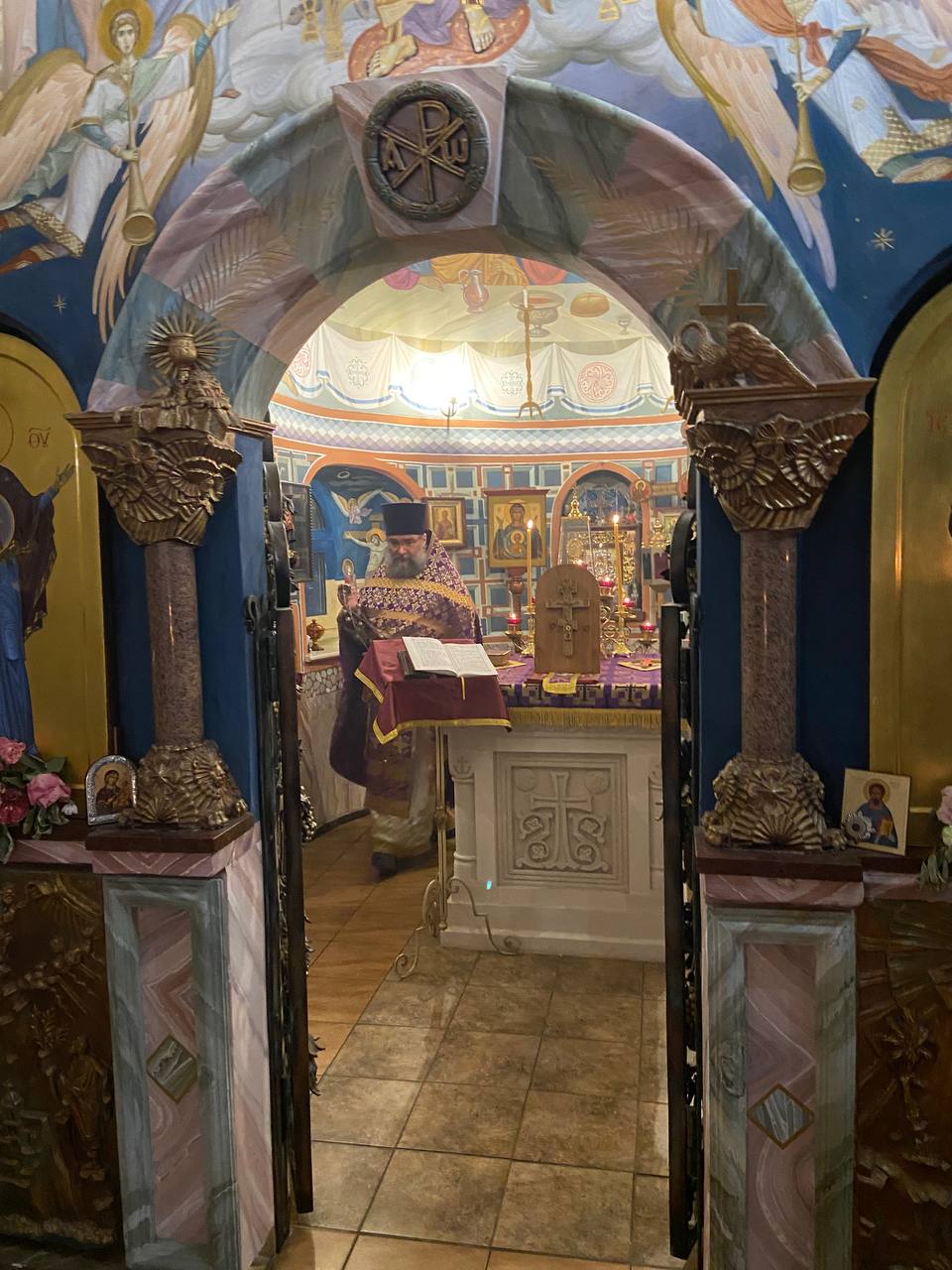 Всенощное накануне праздника Крестовоздвижения