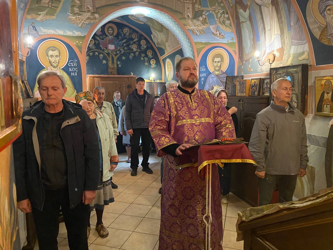 Литургия в праздник Крестовоздвижения