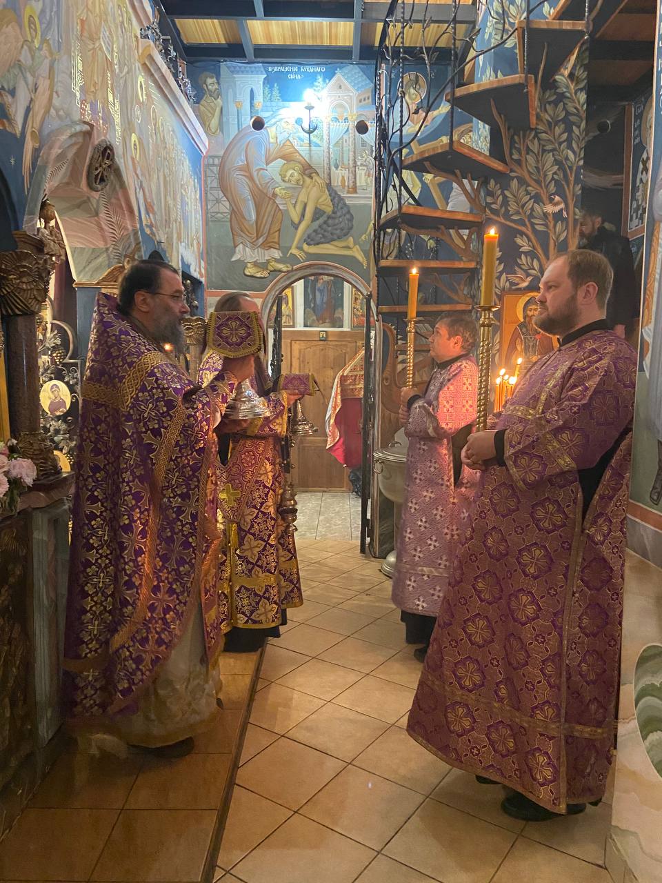 Литургия в праздник Крестовоздвижения