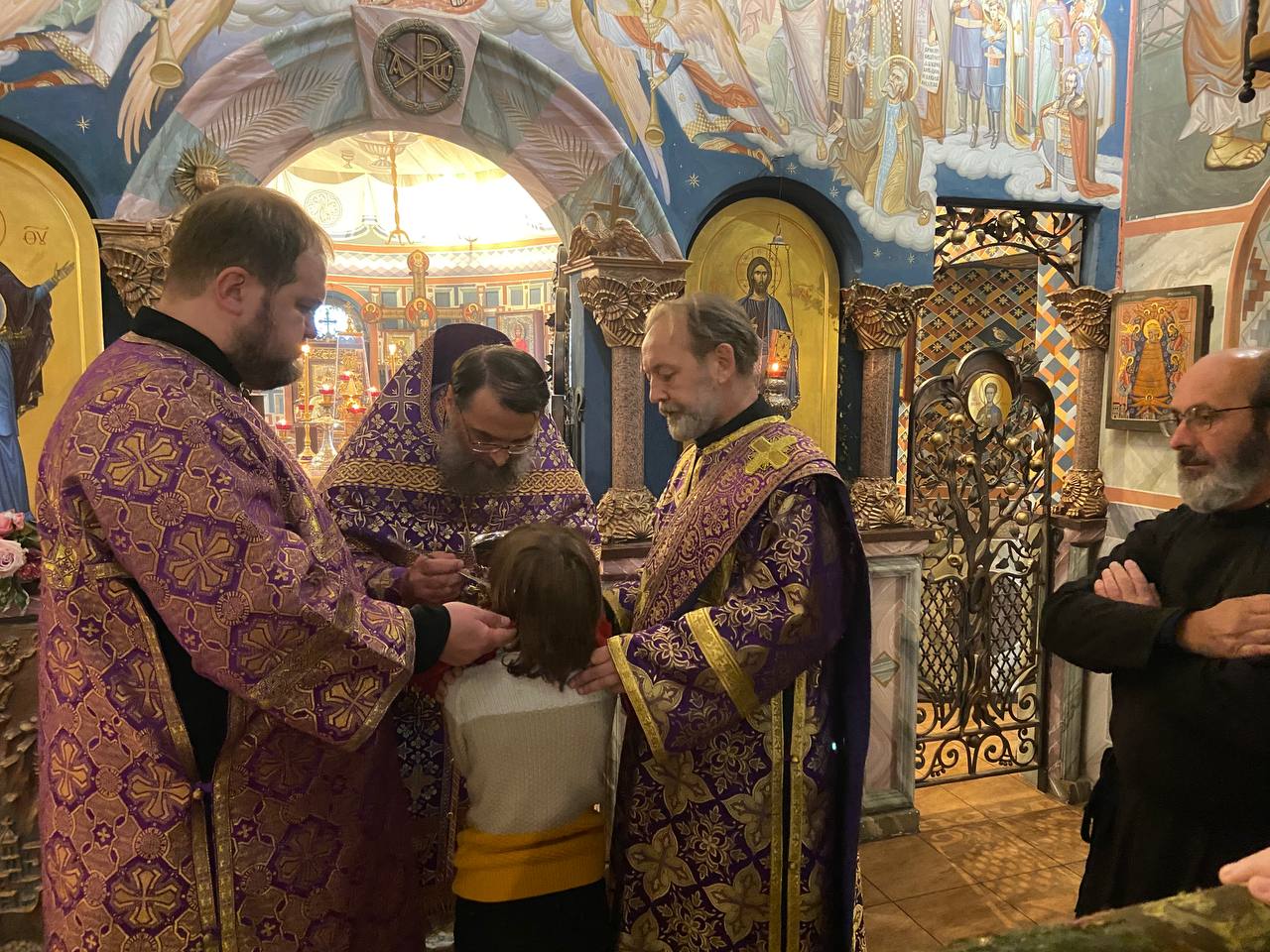 Литургия в праздник Крестовоздвижения