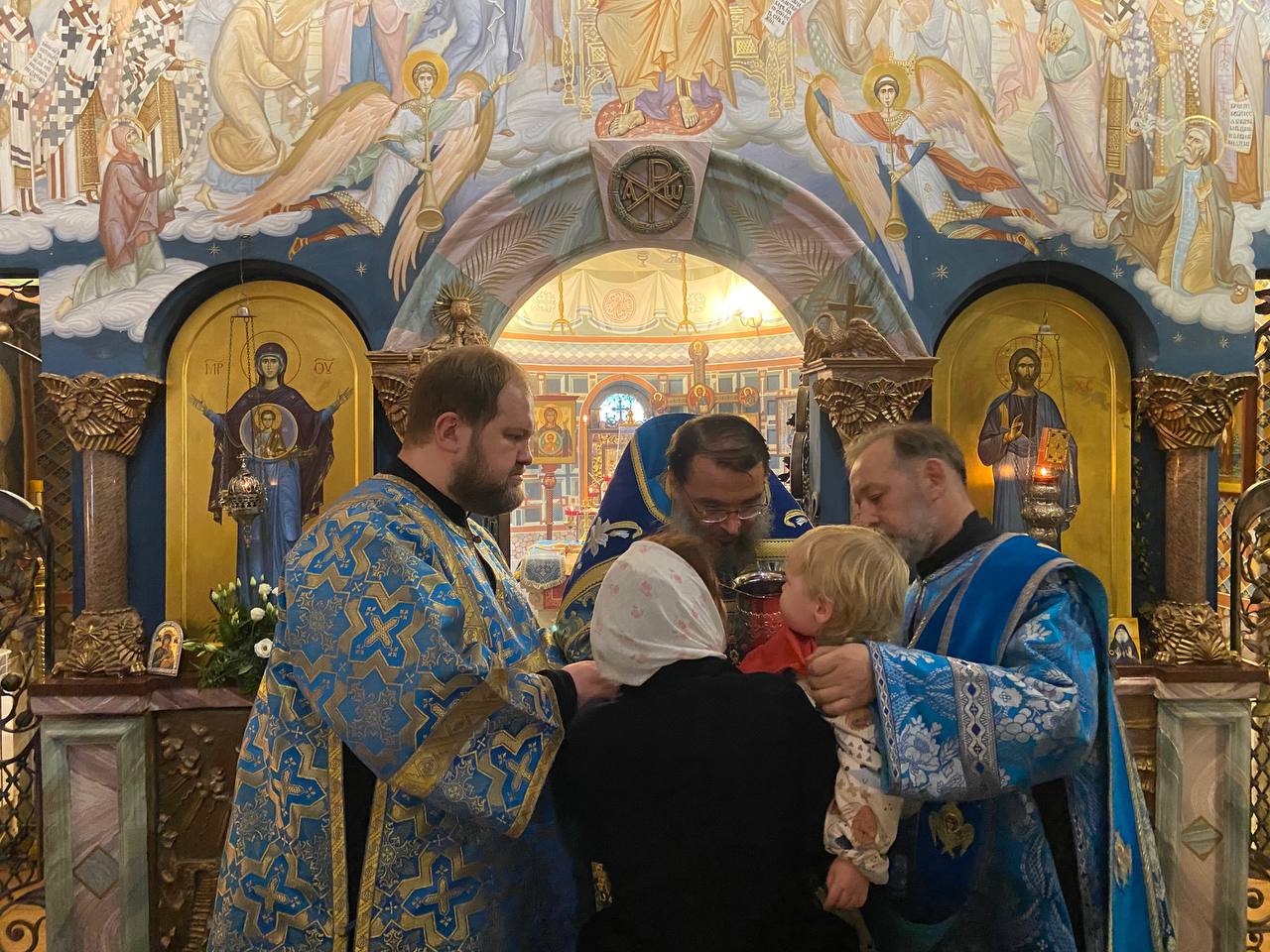 Праздничная Литургия на праздник Покрова
