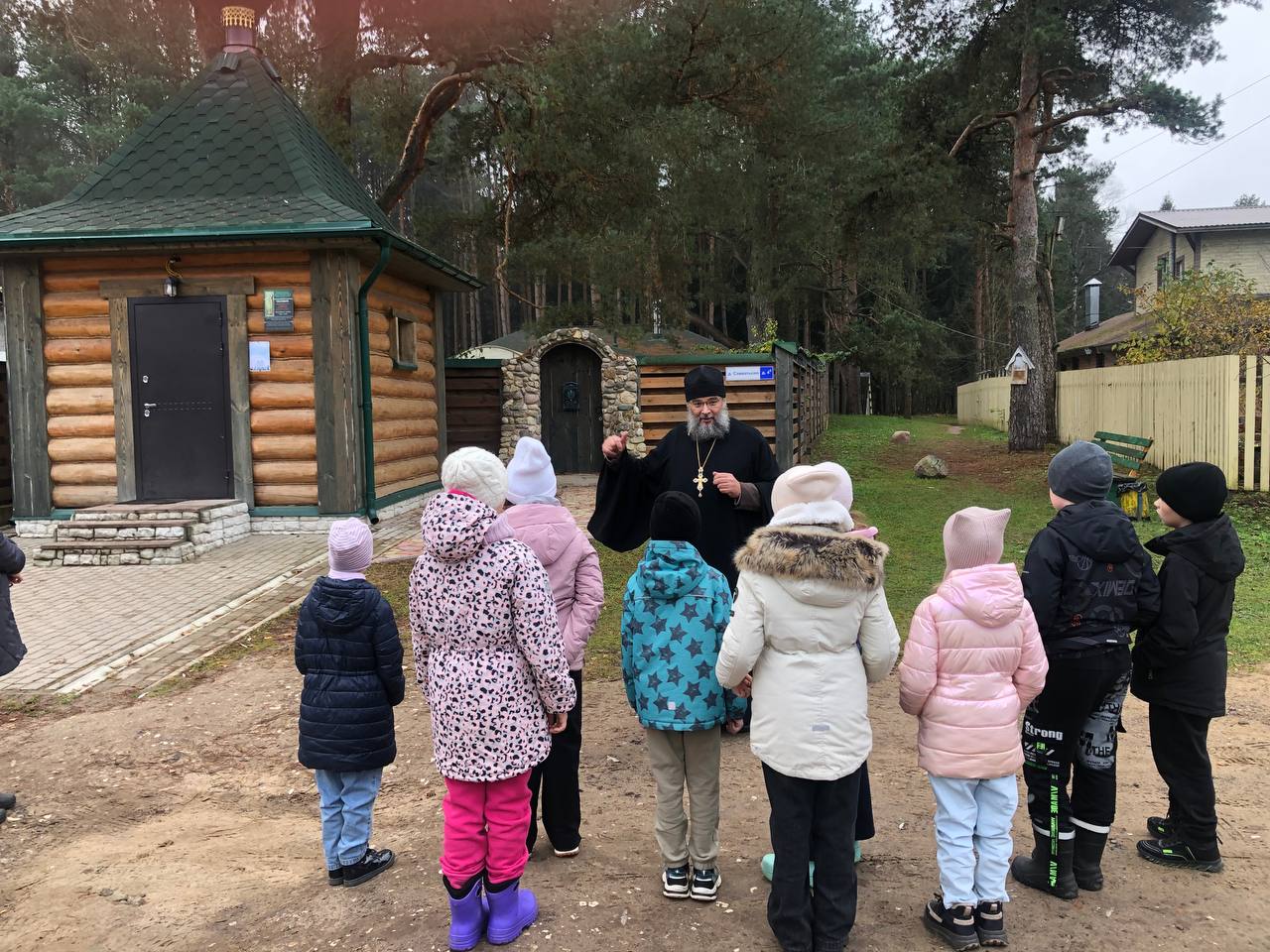 школьники в Савватьевой пустыни