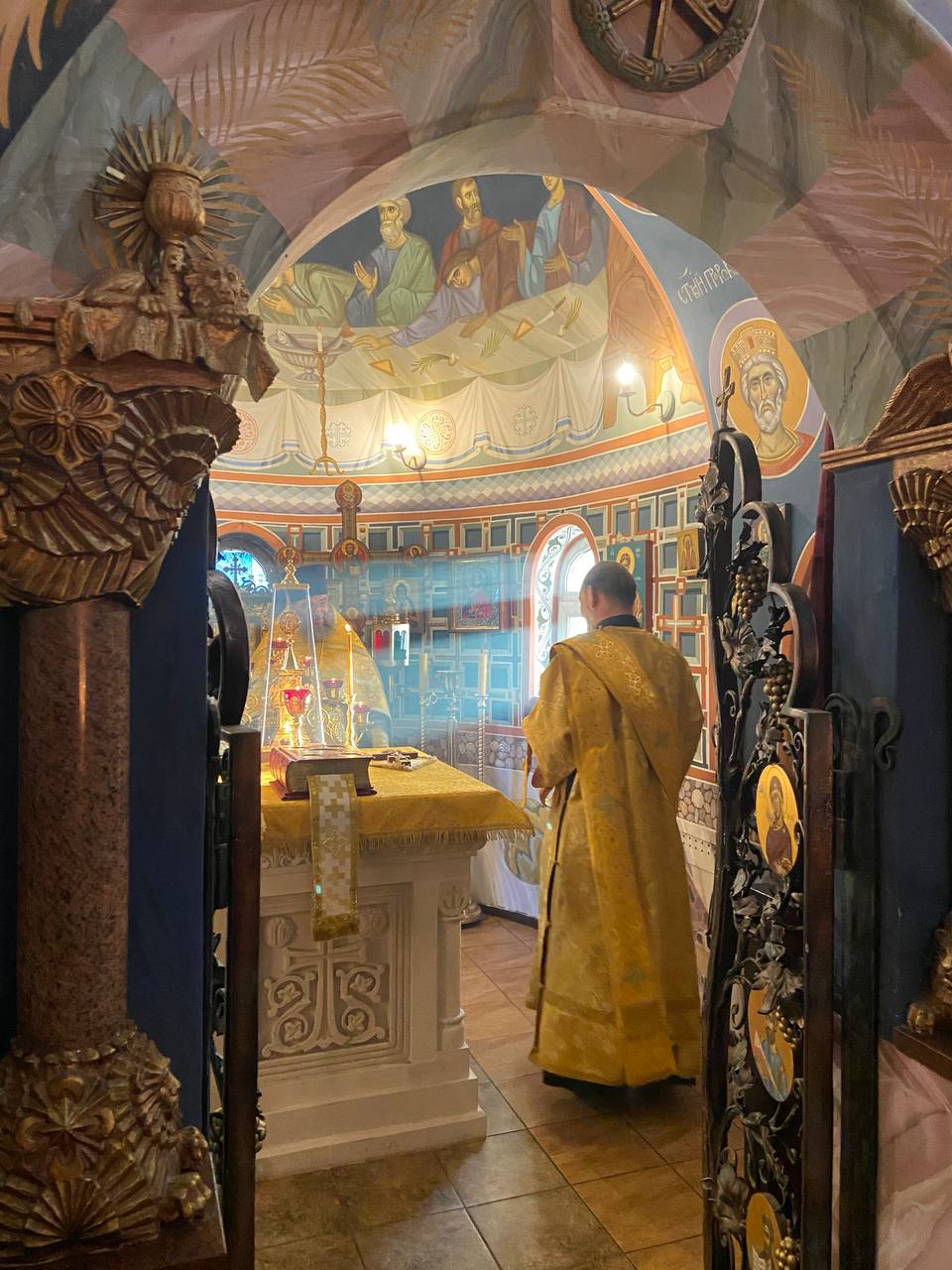 Литургия в Знаменской церкви