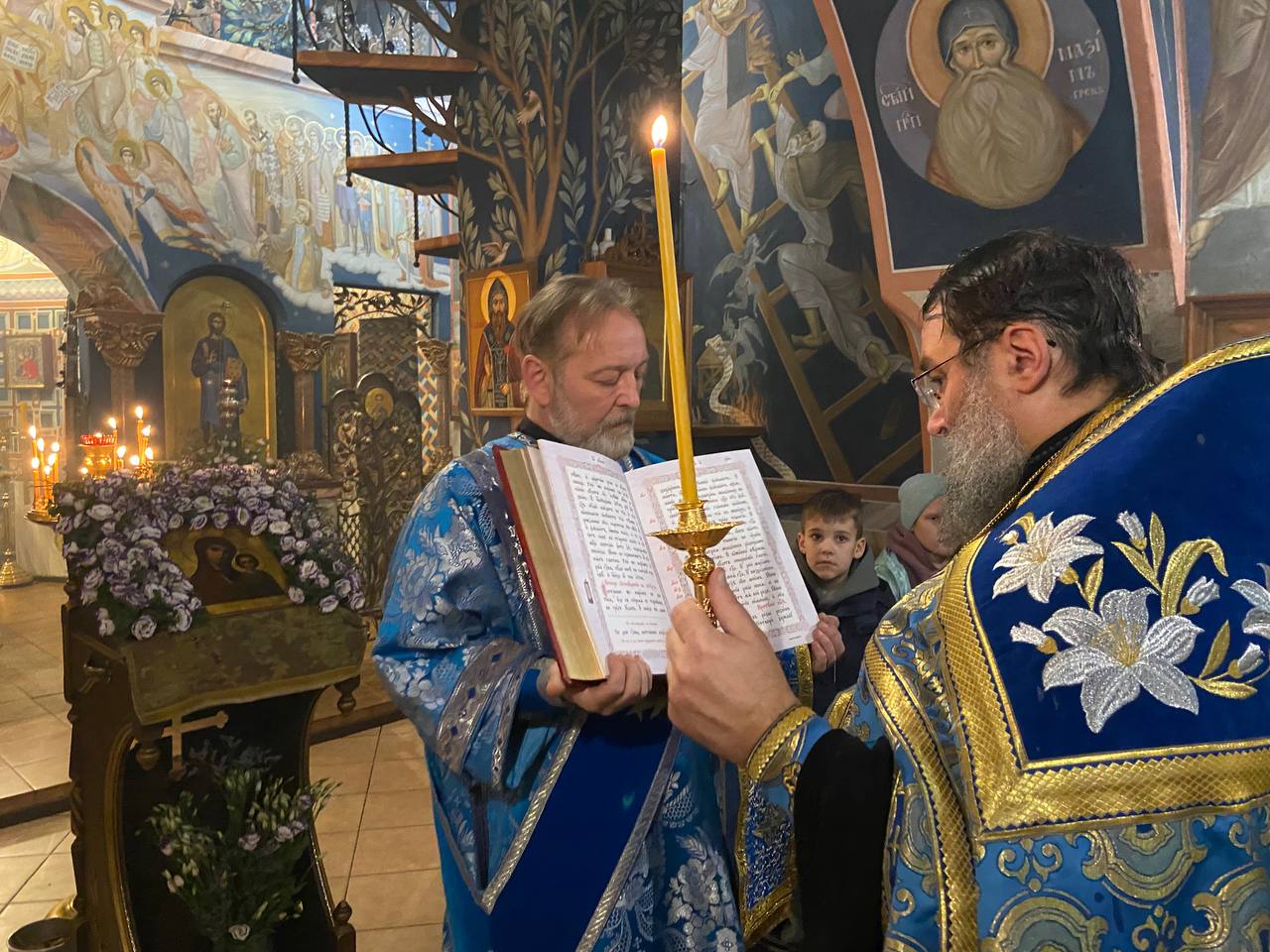Всенощная накануне праздника Казанской иконы БМ
