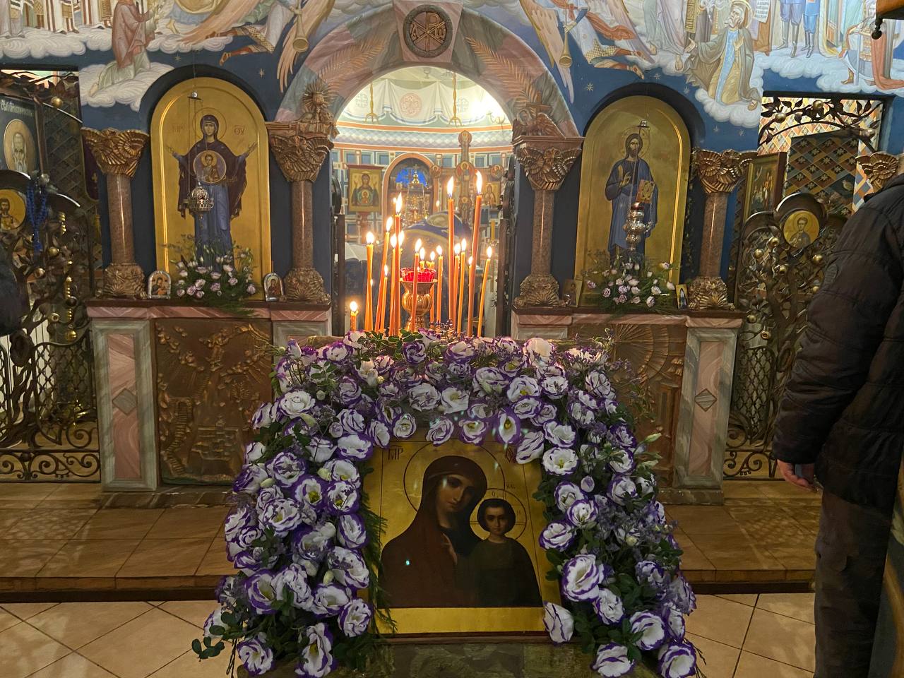 Праздничная Литургия на праздник Казанской