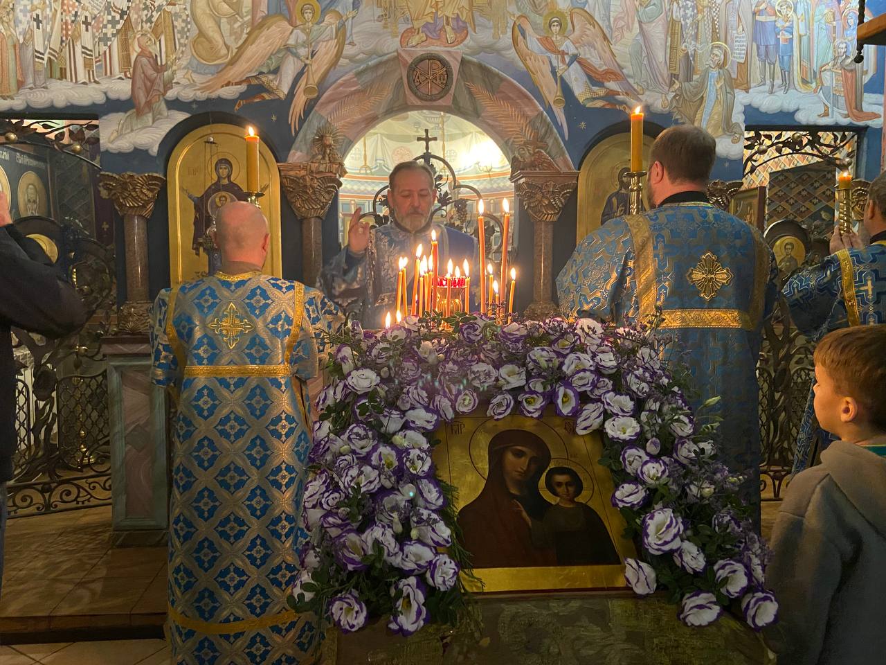 Праздничная Литургия на праздник Казанской
