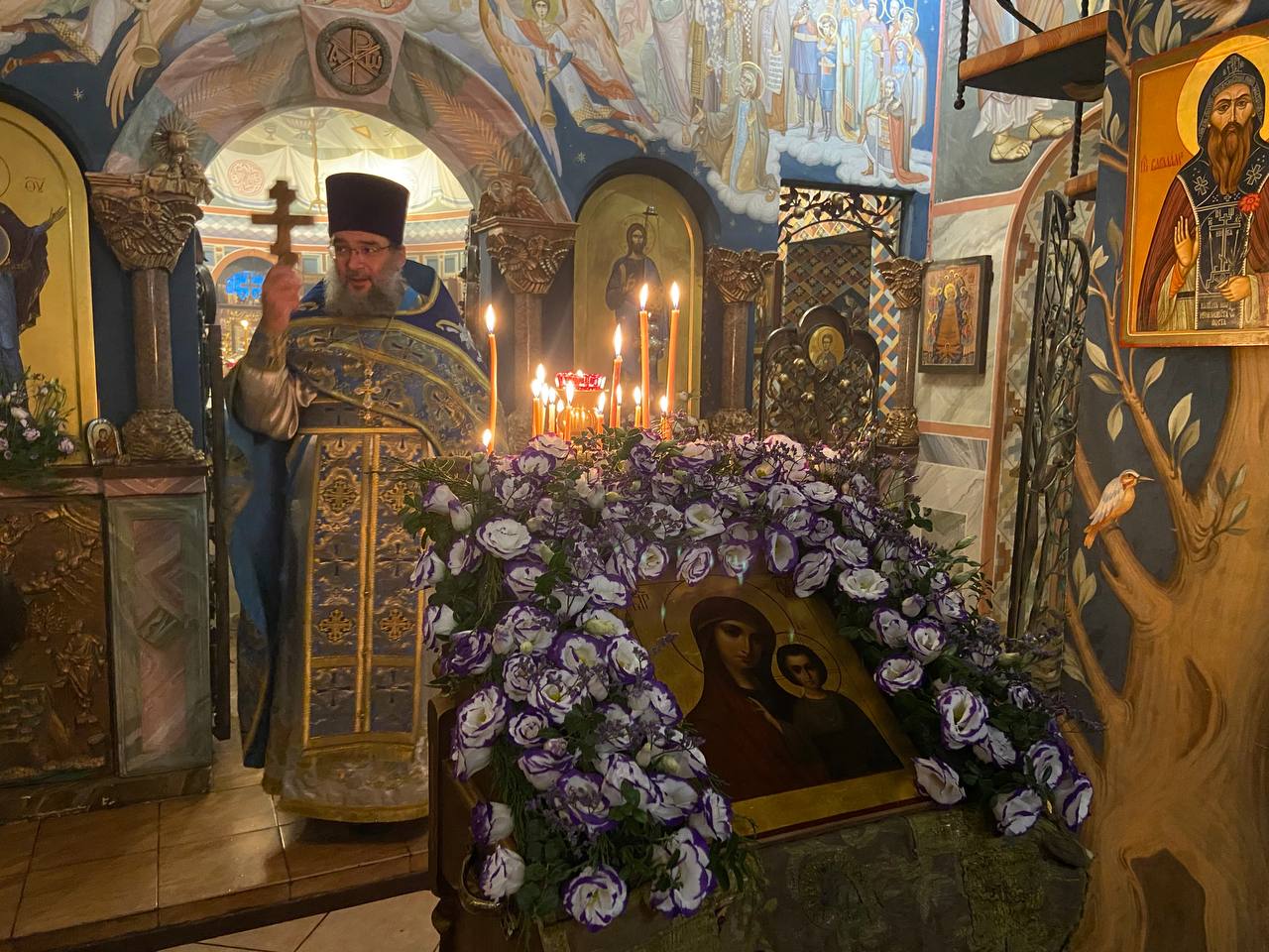 Праздничная Литургия на праздник Казанской