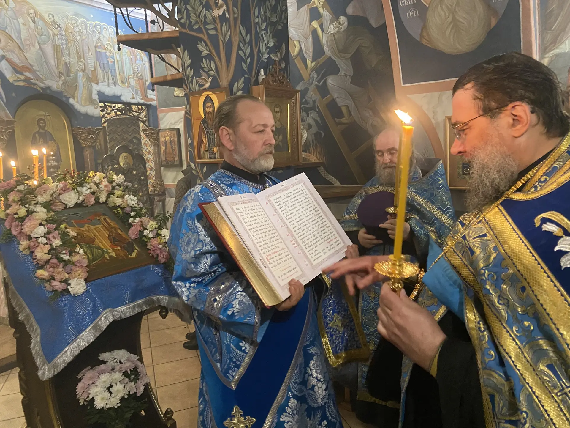 Всенощная в праздник Благовещения