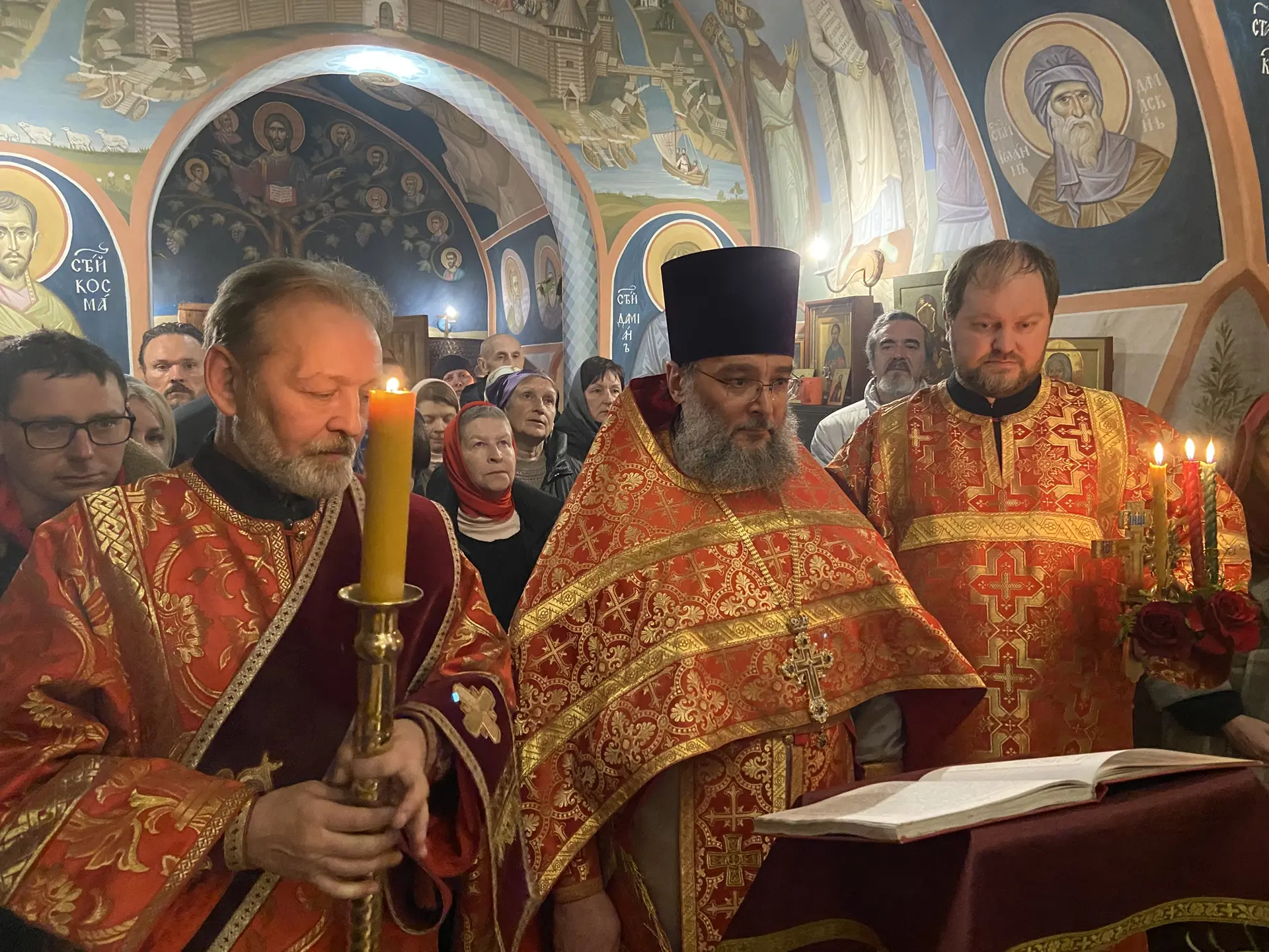 Праздничная пасхальная служба в Знаменской церкви