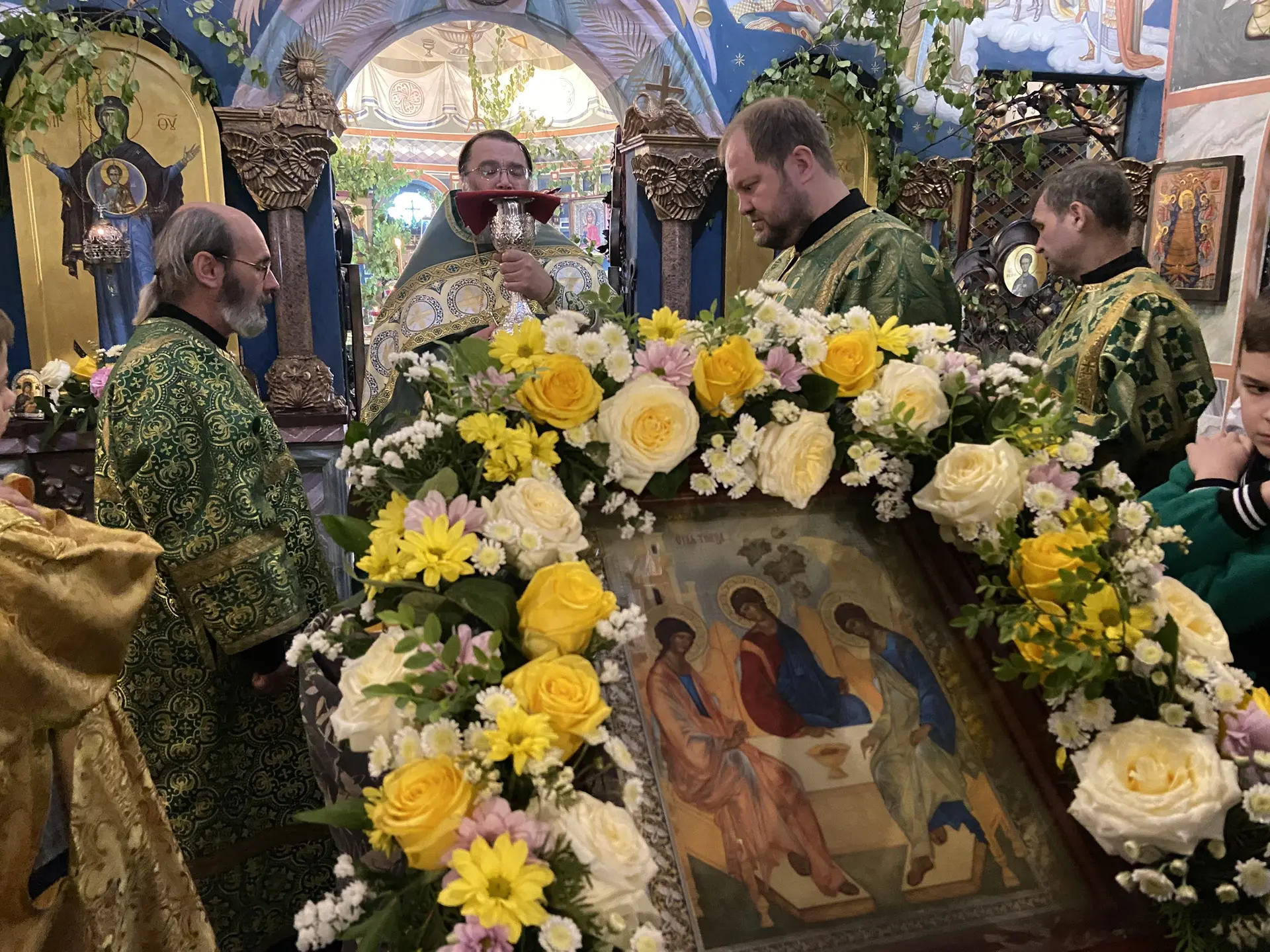 Литургия в День Святой Троицы