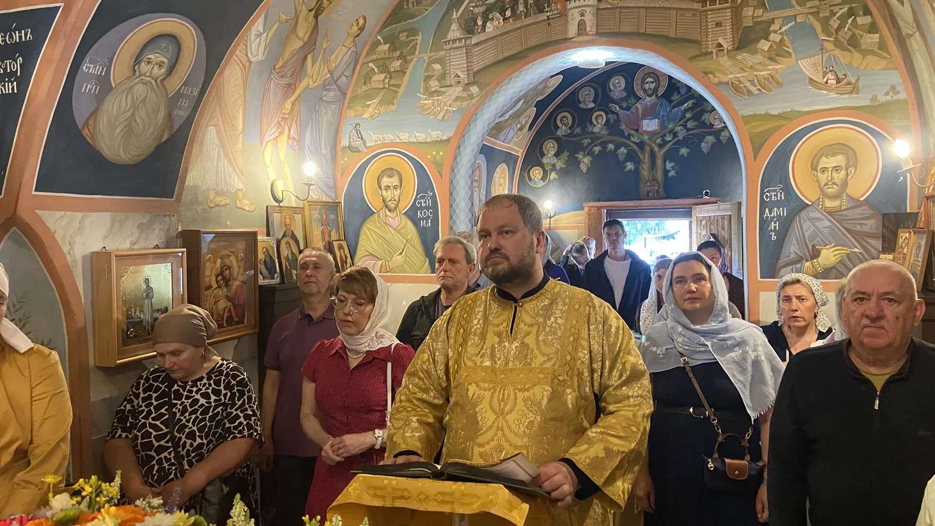 Литургия в Знаменской церкви