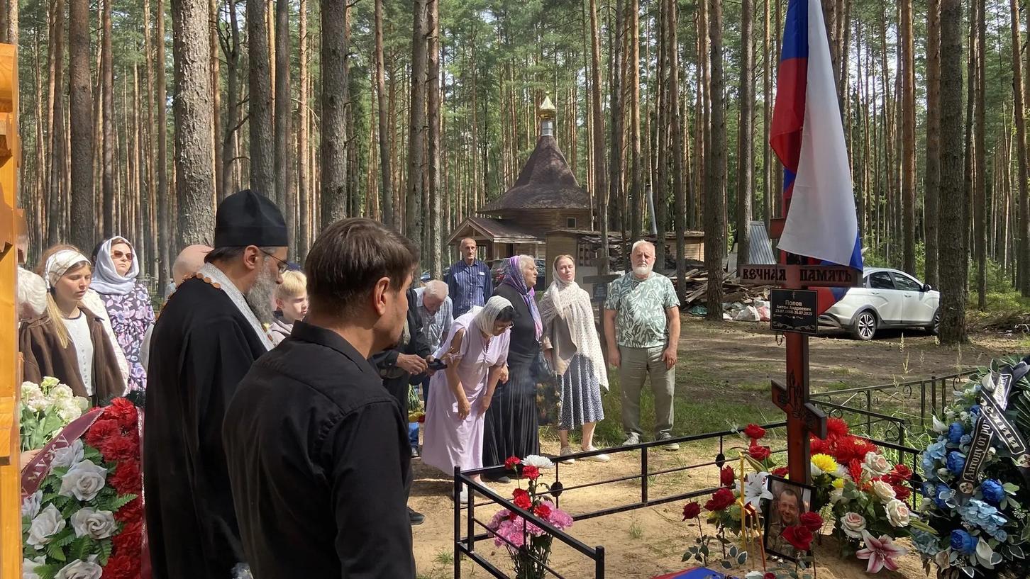 На Савватьевском кладбище