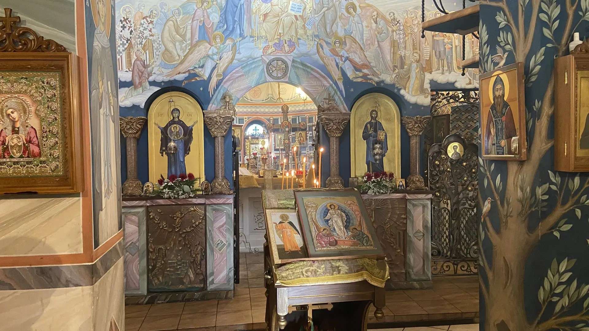 Литургия в Знаменской церкви