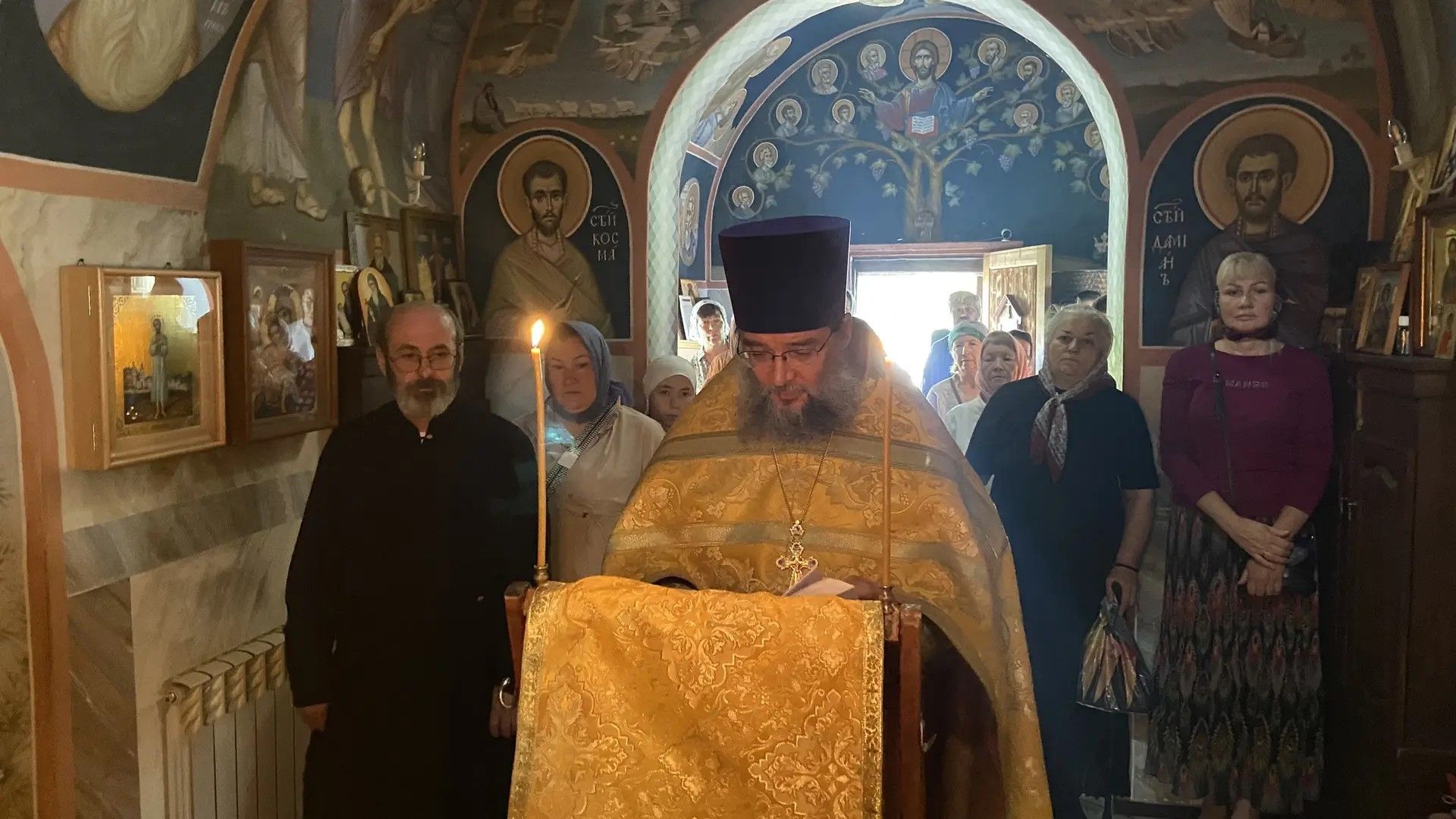 Молебен в Знаменской церкви