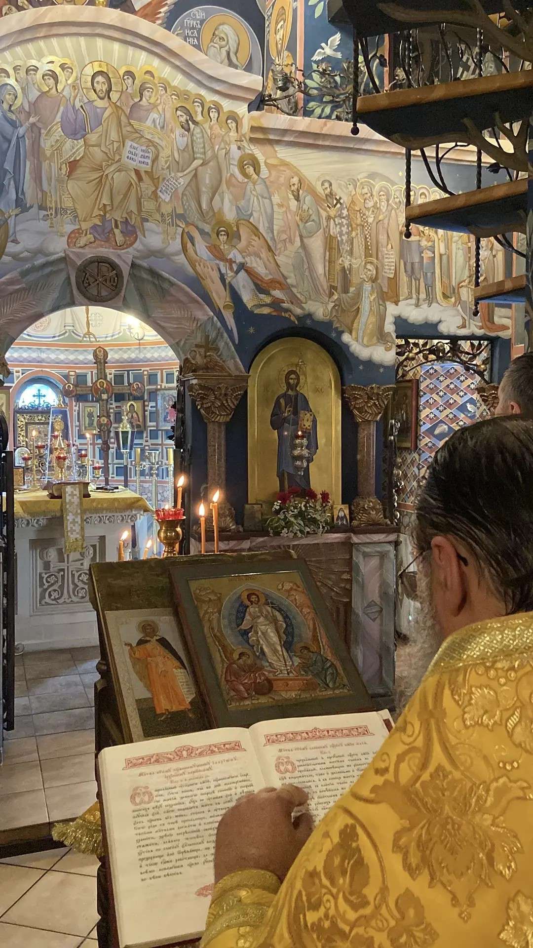 Литургия в Знаменской церкви