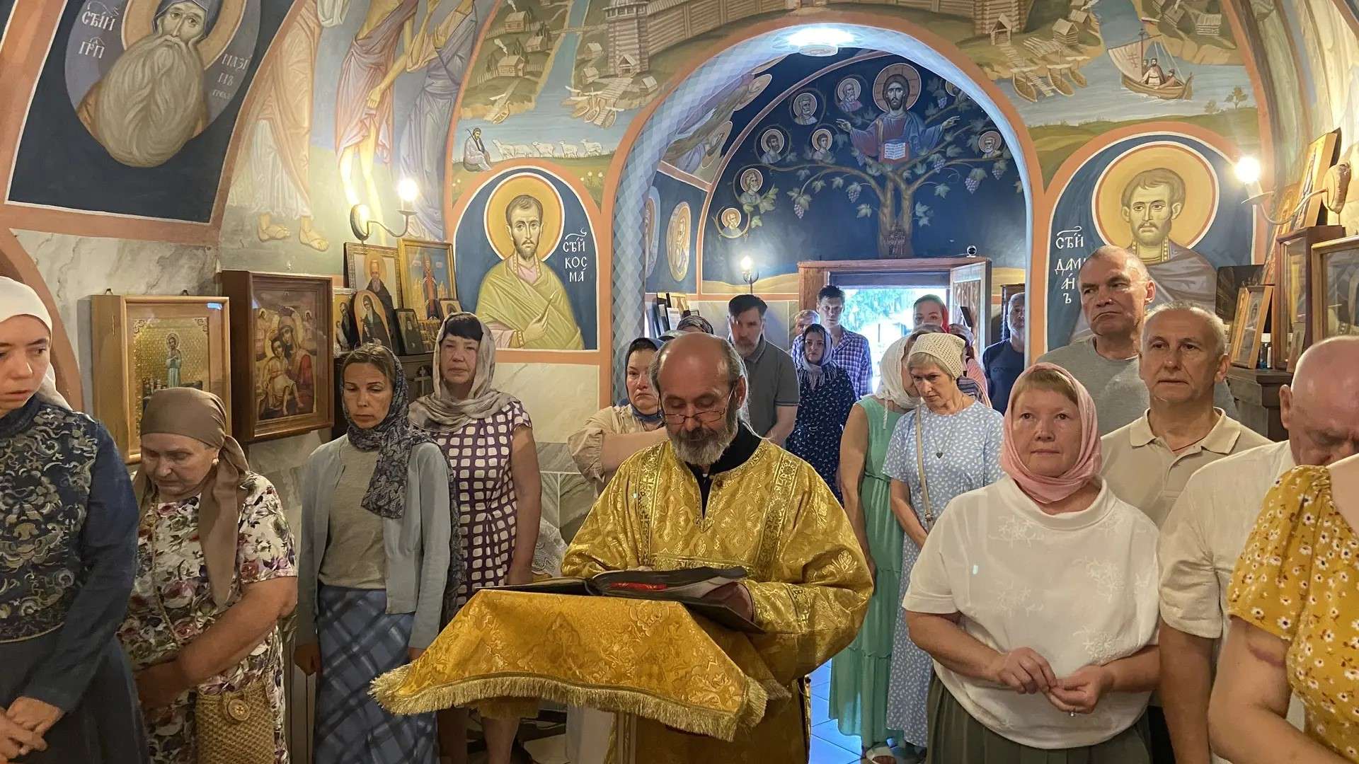 Литургия в Знаменской церкви