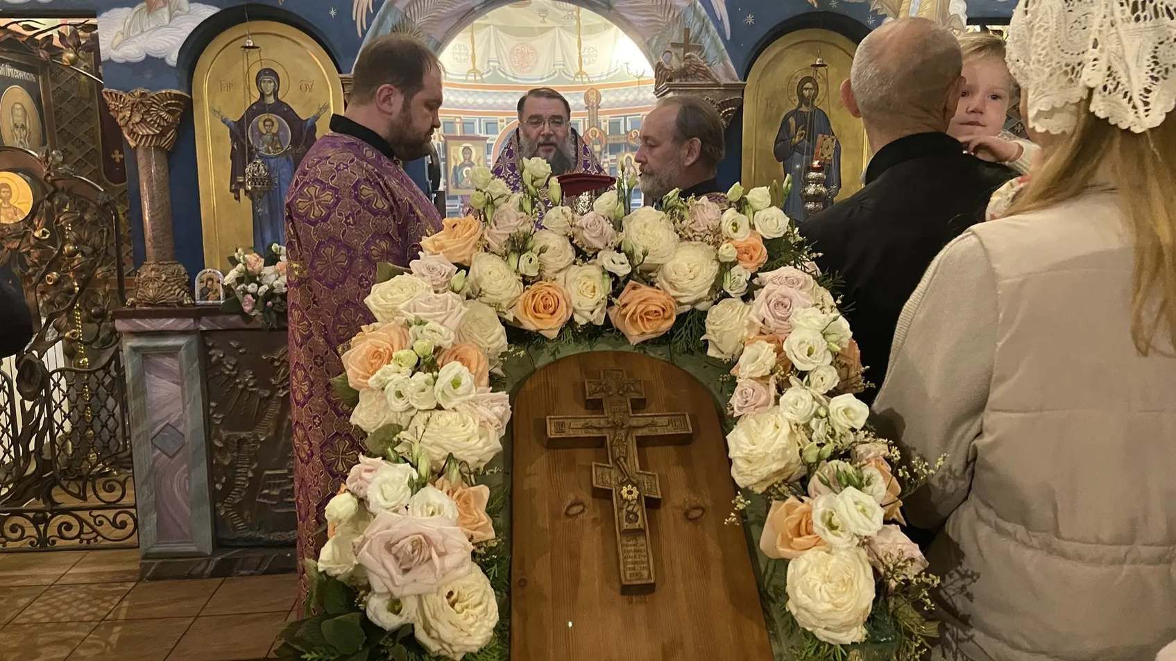 Литургия в праздник Крестовоздвижения
