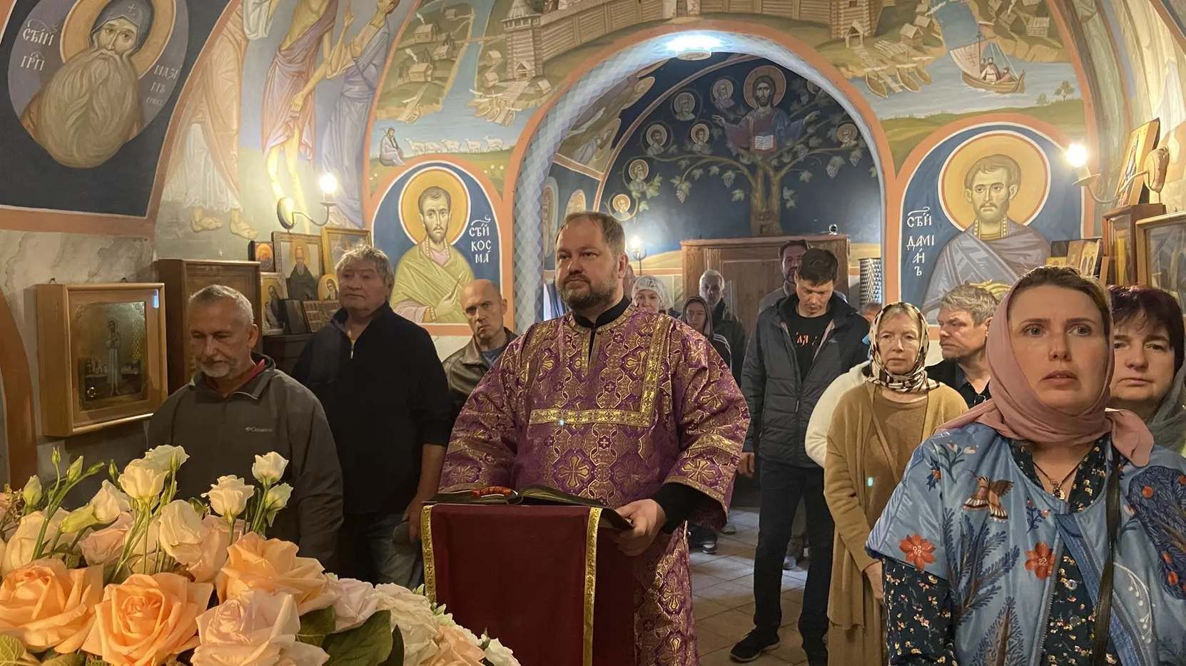 Литургия в праздник Крестовоздвижения