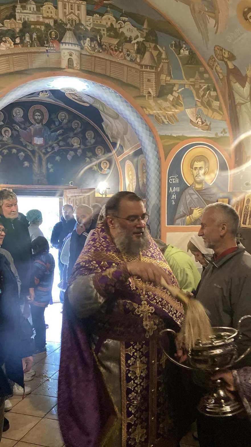 Литургия в праздник Крестовоздвижения