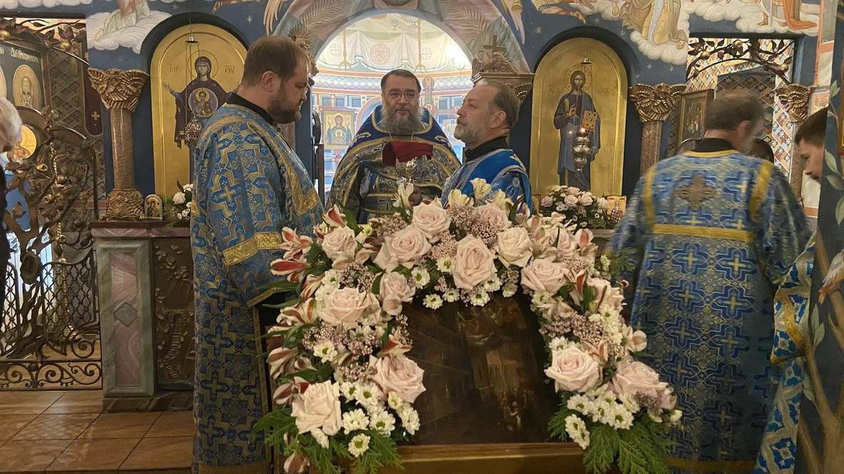 Праздничная Литургия на праздник Покрова