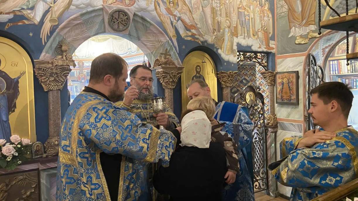 Праздничная Литургия на праздник Покрова